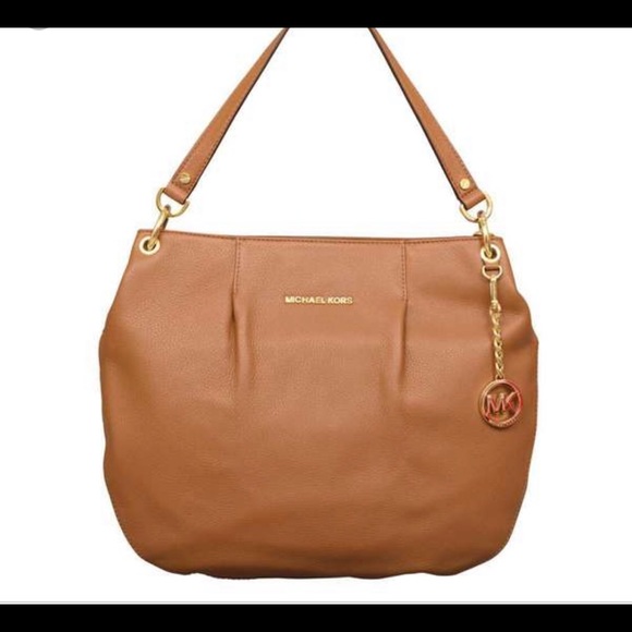 Michael Kors Handbags - Michael Kors Lg Bedford hobo convertible leather